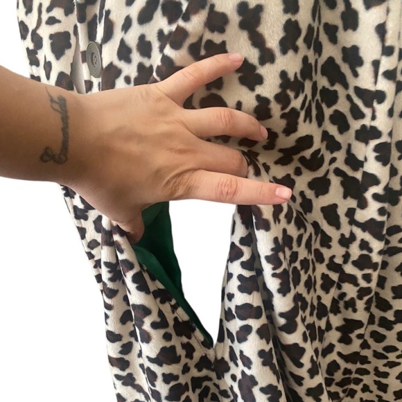 Cheetah Leopard Fleece Cape with a satin emerald green lining Size XL - Picture 10 of 12